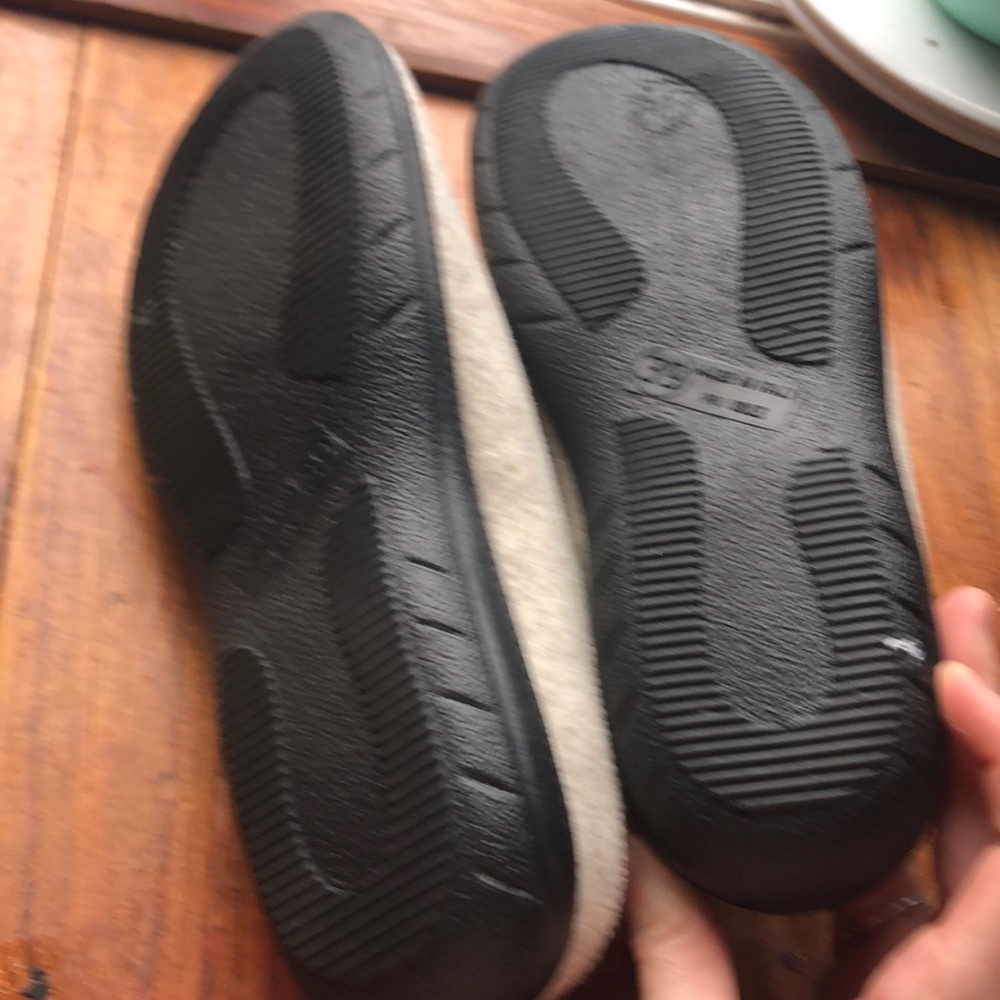 Slippers - Picture 2 of 3